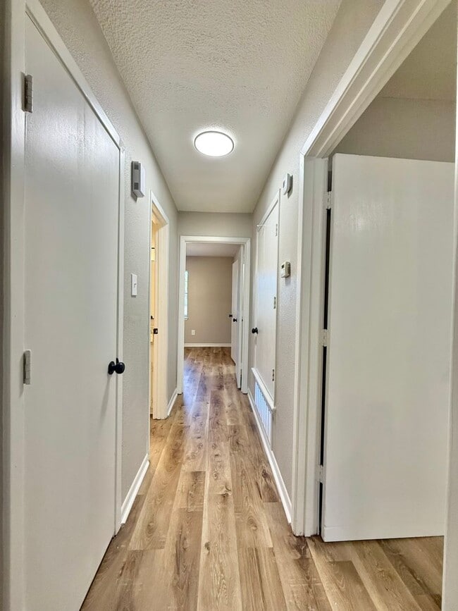 Building Photo - Tour Today!  Newly Renovated 2-Bedroom, 1-Bath Duplex!