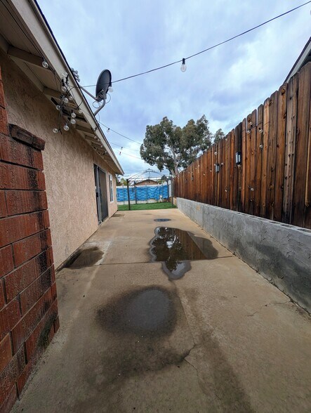 Building Photo - 12307 Paseo del Sol Way