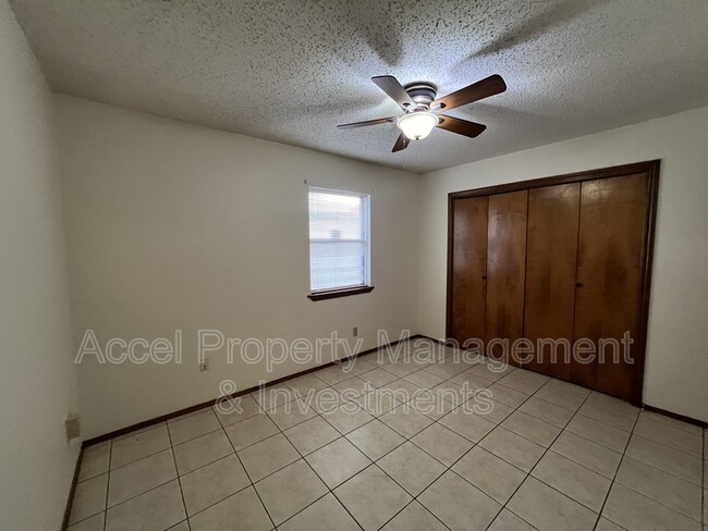 Building Photo - 2004 Lambeth Way