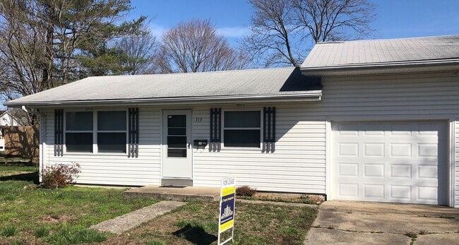 Building Photo - 719-721 E. Monroe