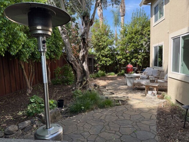 Building Photo - Stunning 5-Bed. 2.5 bath Home in the Heart of Pleasanton Meadows, Community Pool