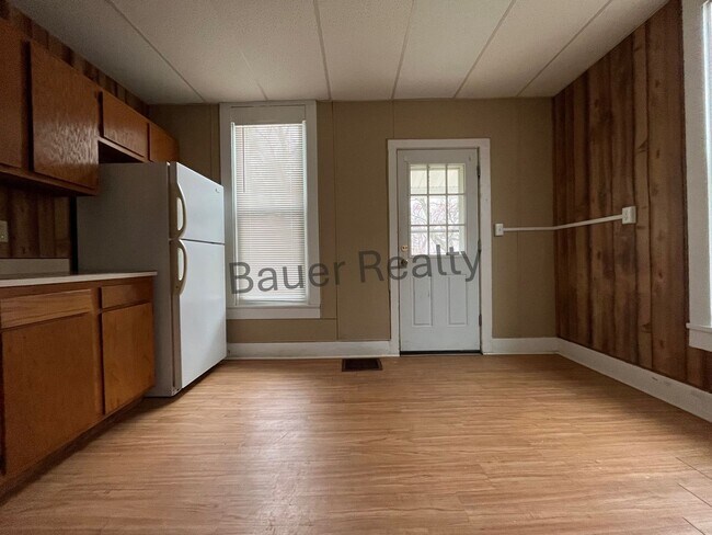 Building Photo - tb412