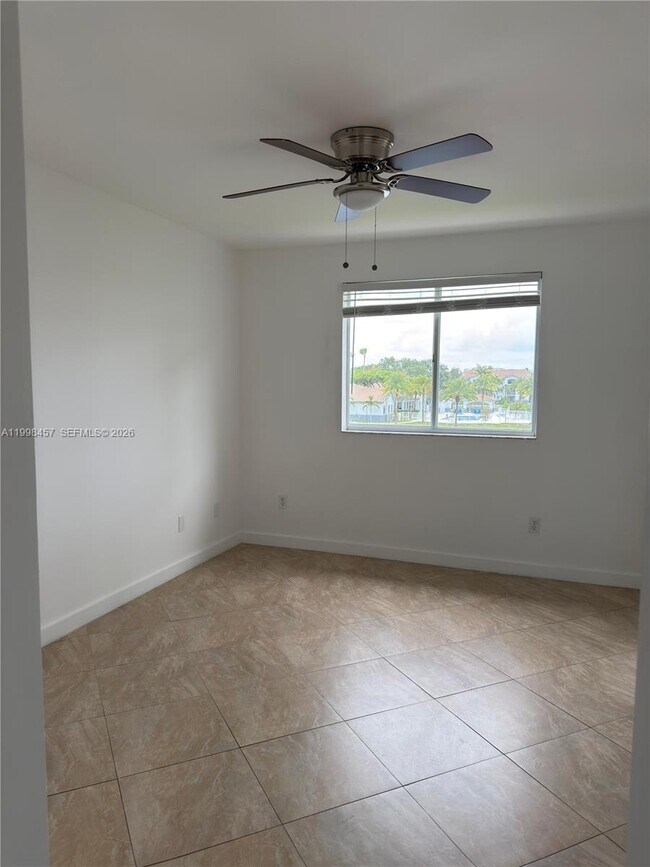 Building Photo - 2640 S University Dr