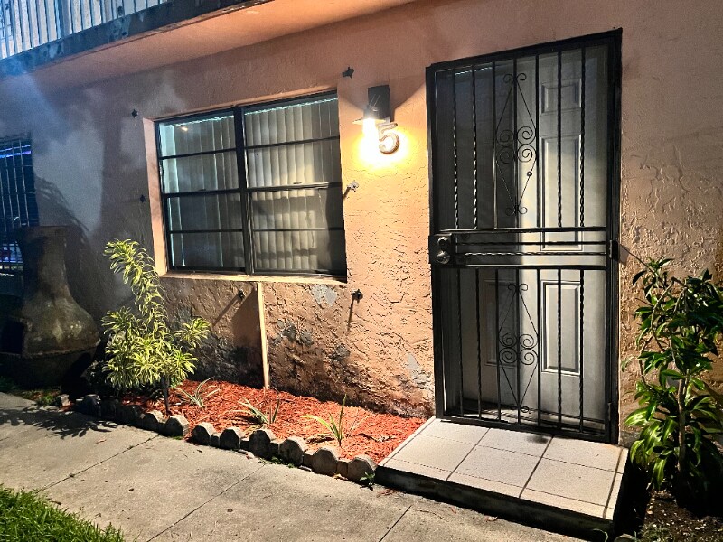 Building Photo - 2260 W 53rd Pl