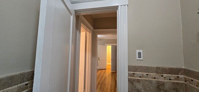Building Photo - Short walk to Longwood! Steps to T! Large 1 bedroom w/Cute kitchen with eat-in alcove! (7/1)