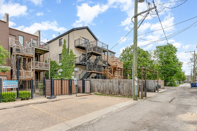 Building Photo - 641 E 50th St