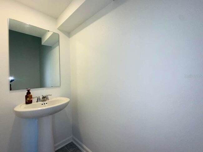 Building Photo - 2473 Skyline Lp