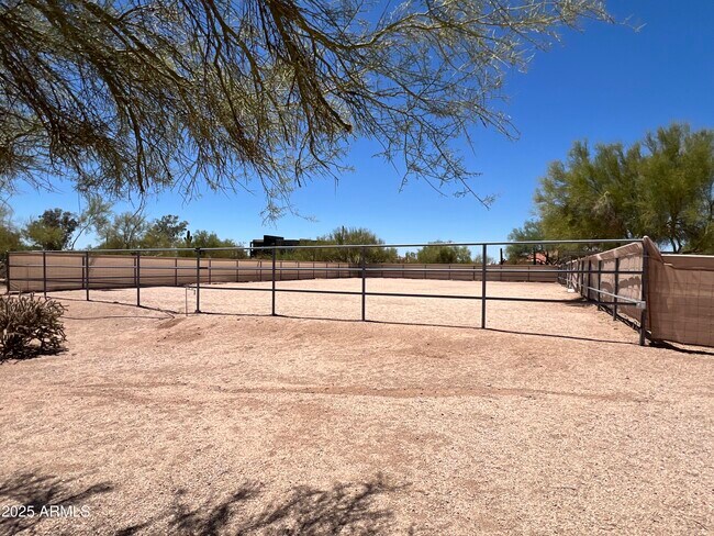 Building Photo - 4847 E Calle de Las Estrellas Rd