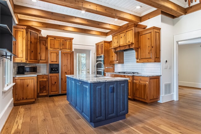 Building Photo - 780 Hart Rd