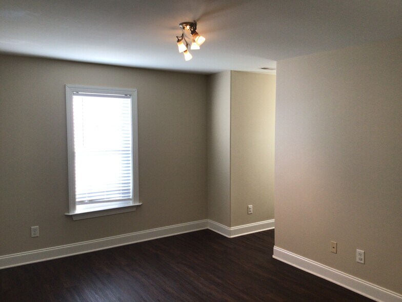 Building Photo - 1245 Beaverton Trail