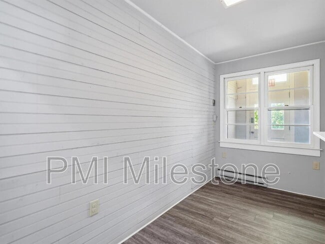 Building Photo - 323 N Potomac St
