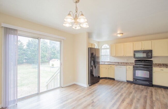 Building Photo - 247 Academy Ln