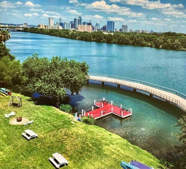 Primary Photo - 1818 S Lakeshore Blvd