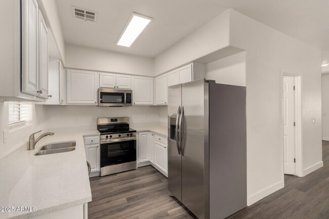 Building Photo - 2838 E Tracy Ln