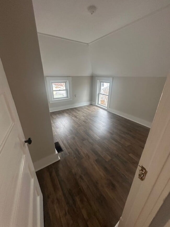 Building Photo - Private 2BR/1.5BA House – Recently Updated