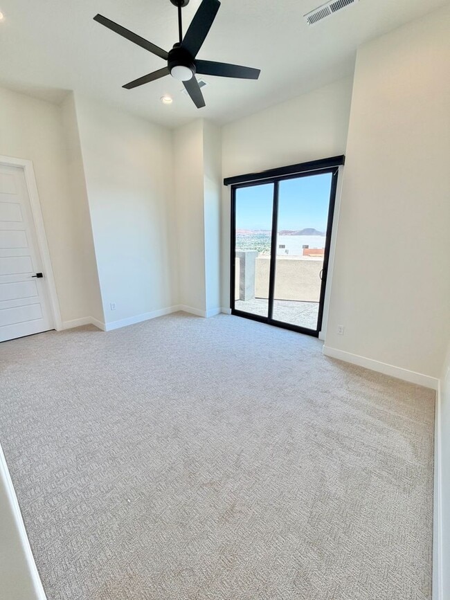 Building Photo - Beautiful Single-Level Home with Trail Access & Stunning Views!!! Pet Friendly!