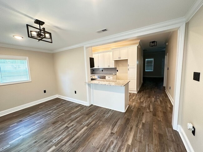 Building Photo - 408 Branch St