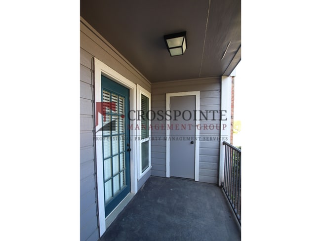 Building Photo - Upstairs 1 Bedroom 1 Bath Apartment!