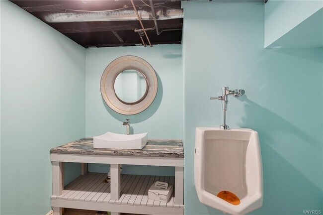 Building Photo - 149 Adam St