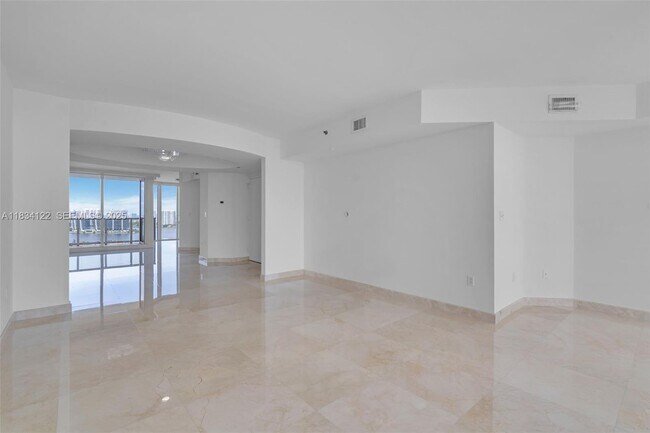 Building Photo - 19333 Collins Ave