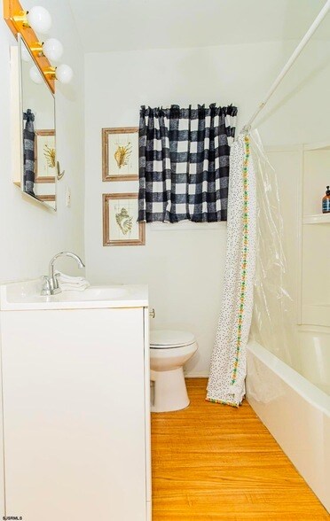 Building Photo - 5 N Newport Ave