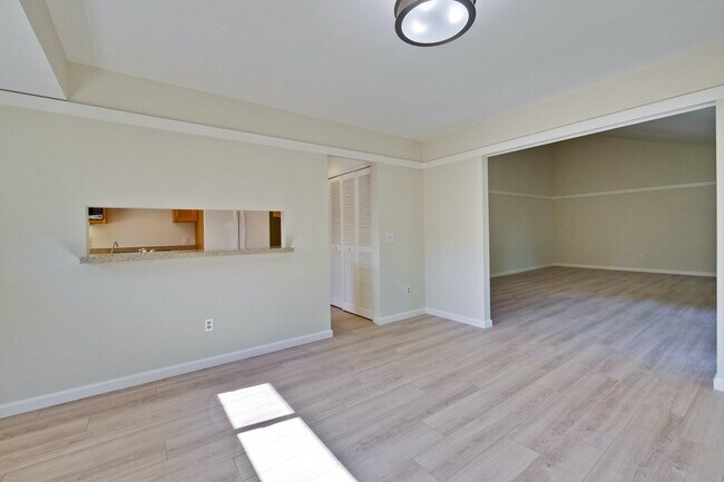 Building Photo - Single Story Townhome in Cherry Chase Neighborhood of Sunnyvale!