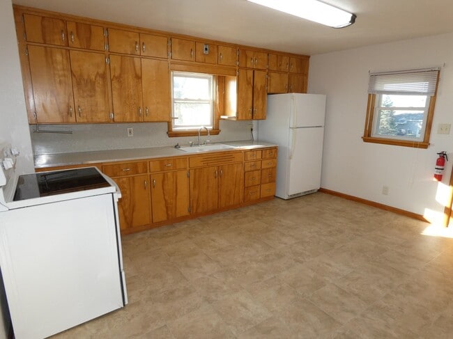 Building Photo - 137 N Wacouta Ave