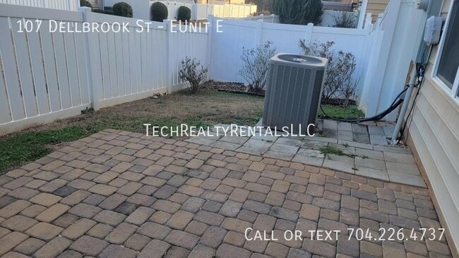 Building Photo - 107 Dellbrook St