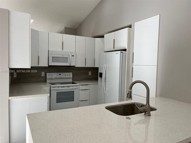 Building Photo - 1542 Presidio Dr