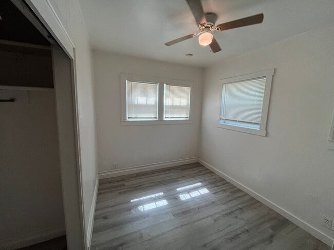 Building Photo - 2/1 with all major appliances two blocks f...