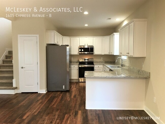 Building Photo - 1405 Cypress Ave