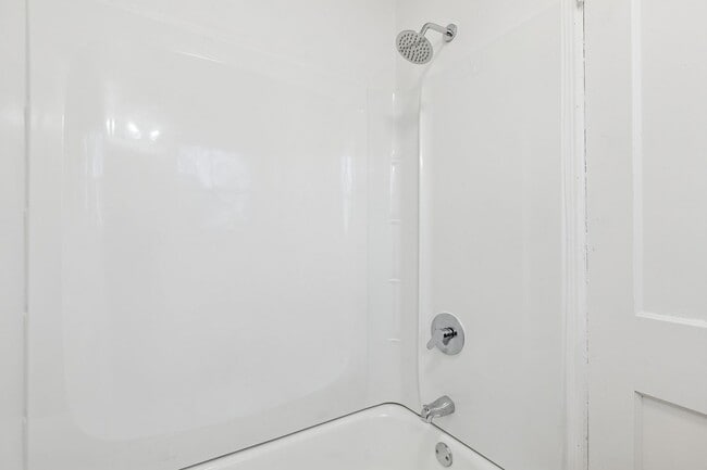 Building Photo - Newly renovated! Beautiful 2 bed, 1 bath home in historic Cradock.