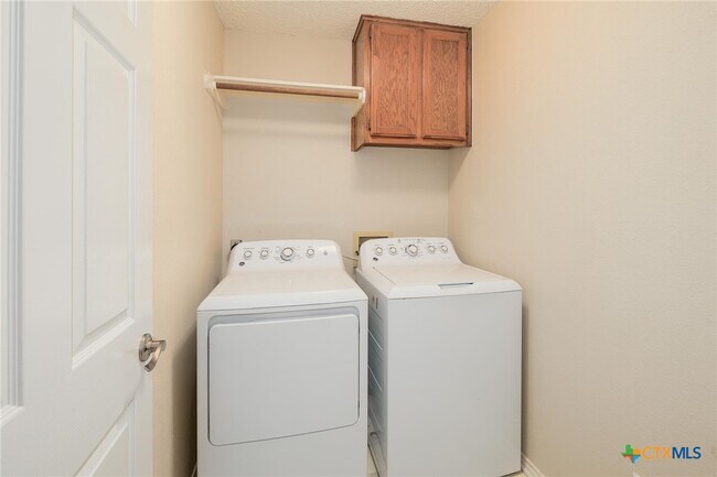 Building Photo - 703 Ivy Ct
