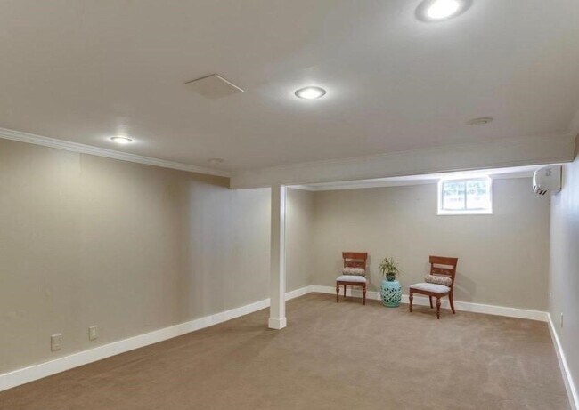 Building Photo - 2416 S Culpeper St