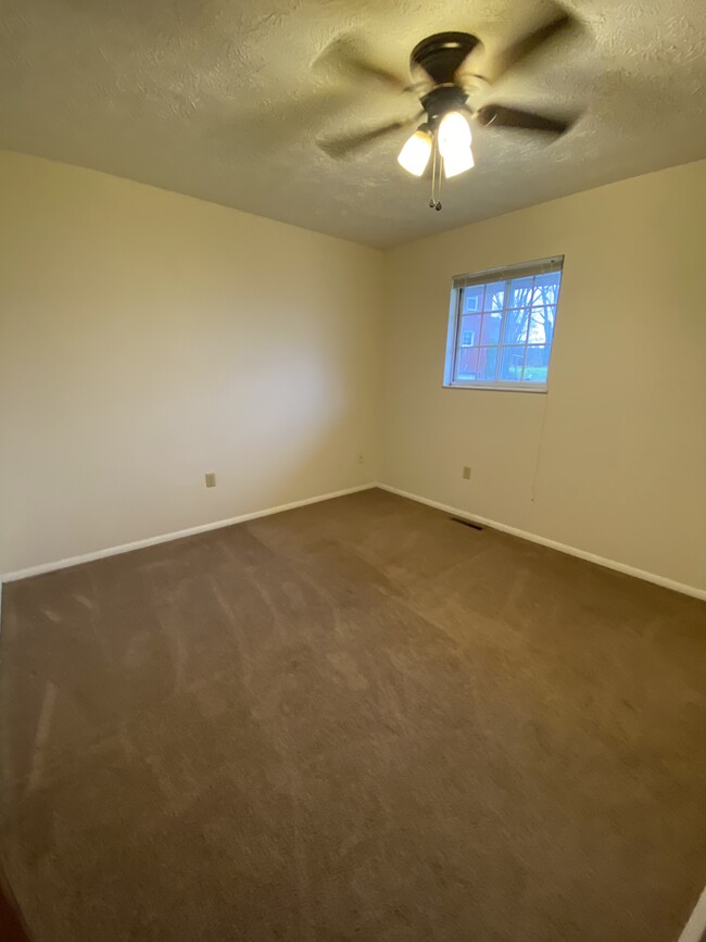 Building Photo - 5037 W Pea Ridge Rd