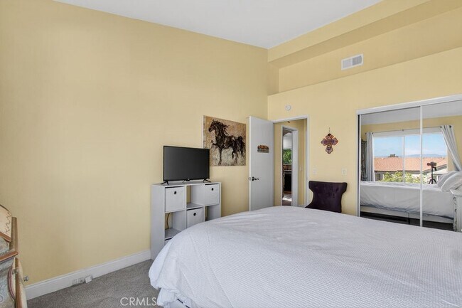 Building Photo - 30902 Club House Dr