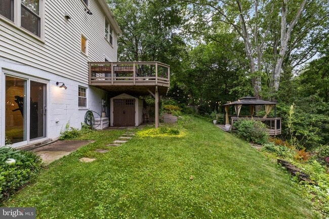 Building Photo - 9830 Meadow Valley Dr