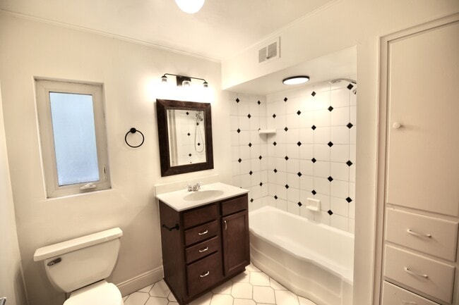 Building Photo - 3191 E Broad St