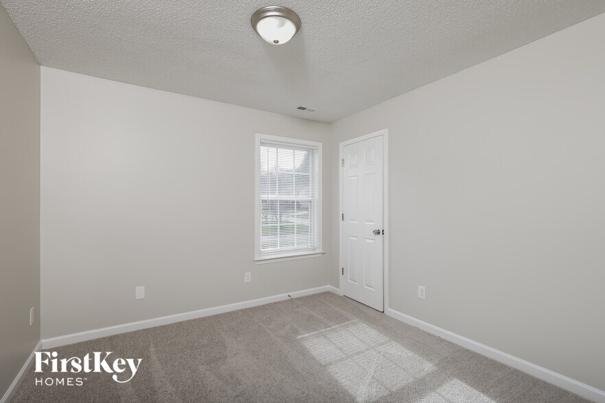 Building Photo - 709 Southshore Pkwy
