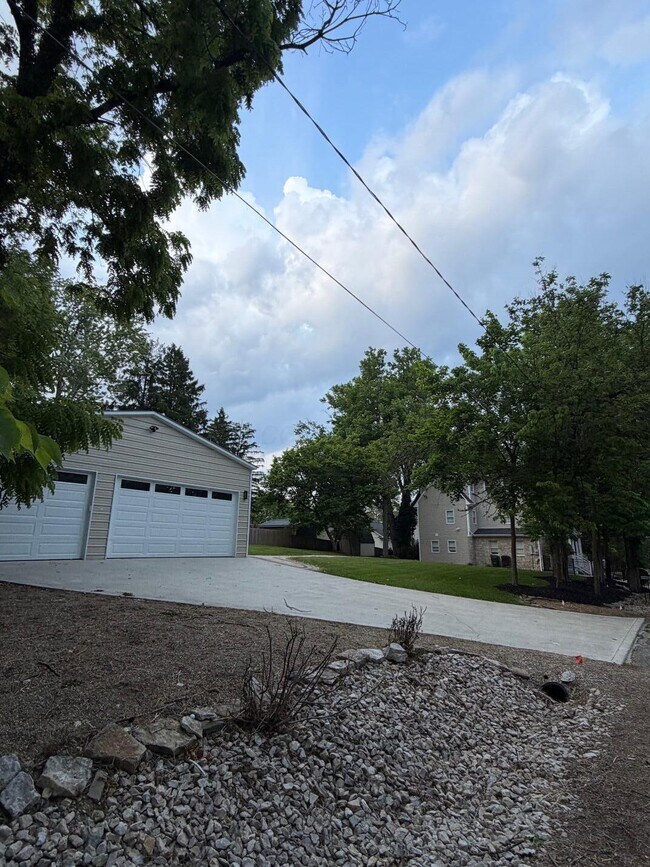 Building Photo - 132 E Muskingum Dr