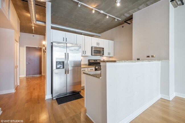Building Photo - 1305 S Michigan Ave