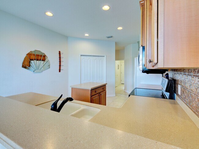 Building Photo - 3BD/2BA/3 Car Garage in Stoneybrook