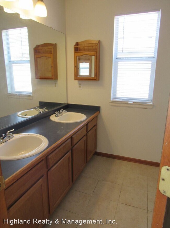 Building Photo - 3 br, 3.5 bath House - 5637 W 118th Place
