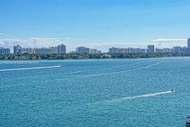 Building Photo - 7601 E Treasure Dr