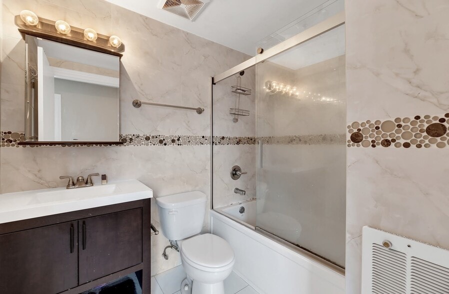 Building Photo - 153 E 26th St