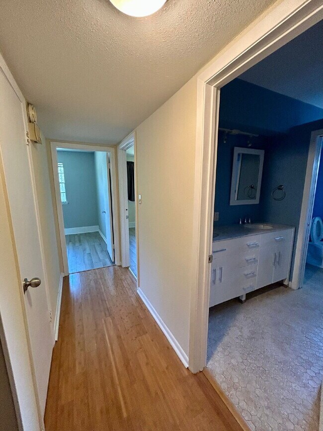 Building Photo - Spacious 5-Bedroom Home Steps from Walnut ...