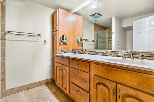 Building Photo - 3636 Caribou Dr