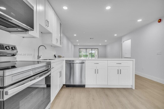 Building Photo - 8535 Casa Del Lago