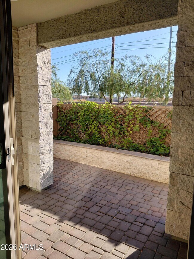Building Photo - 715 N Sparrow Dr