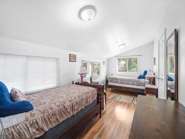 Building Photo - Cozy 1-Bedroom Rental – All Utilities Incl...